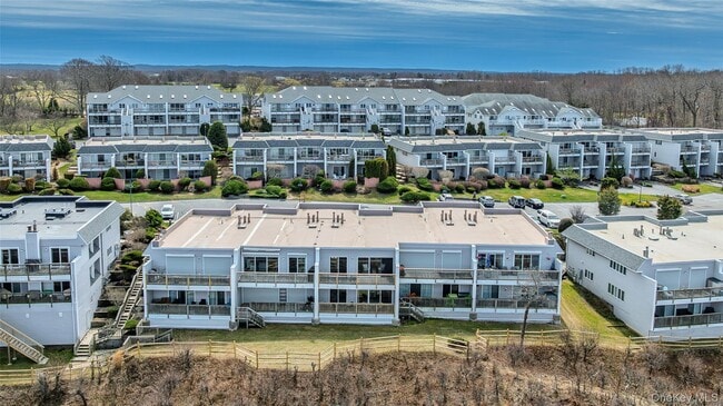 Building Photo - 801 Bluffs Dr N