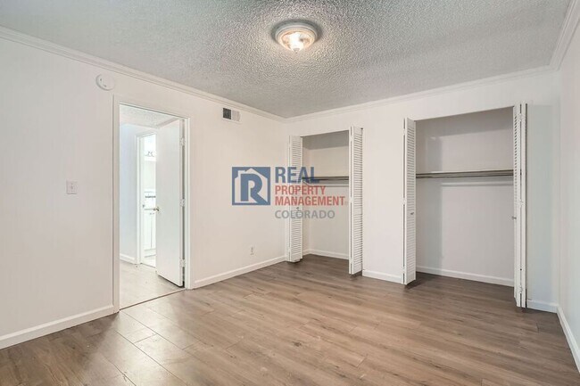 Building Photo - 5300 E Cherry Creek S Dr
