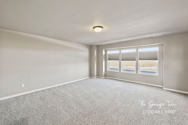 Building Photo - STUNNING 4BD HOME w/ NO ELECTRIC BILL! - Security Deposit Waiver Available