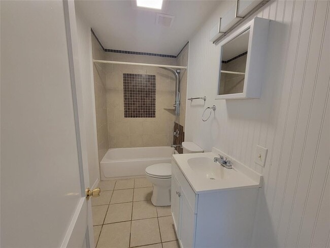 Building Photo - 6310 Amber Dr