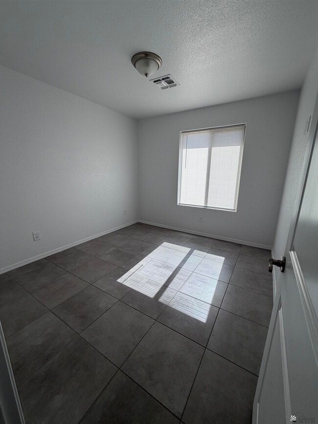 Building Photo - 4792 E Udall Ln
