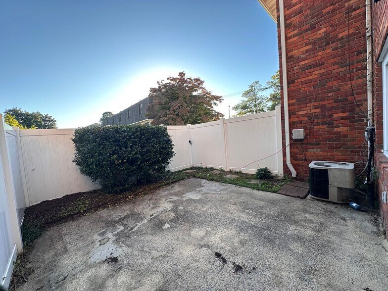 Patio - 3000 Golden Rd