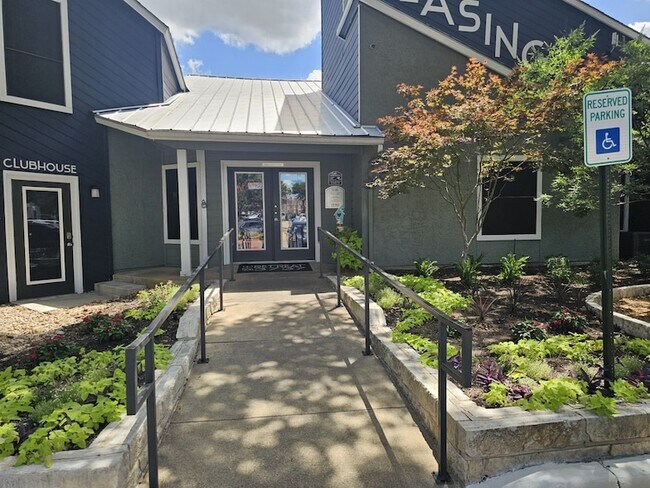 Building Photo - 3737 Timberglen Rd