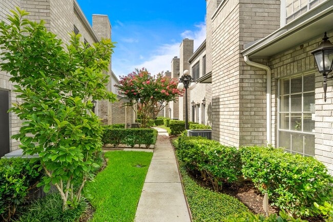 Building Photo - 7396 Regency Square Ct
