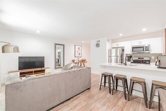 Building Photo - 606 N Marsalis Ave