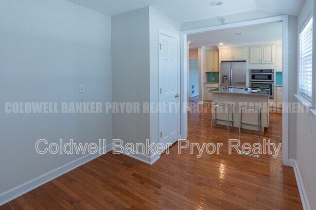 Building Photo - 4890 College Dr E