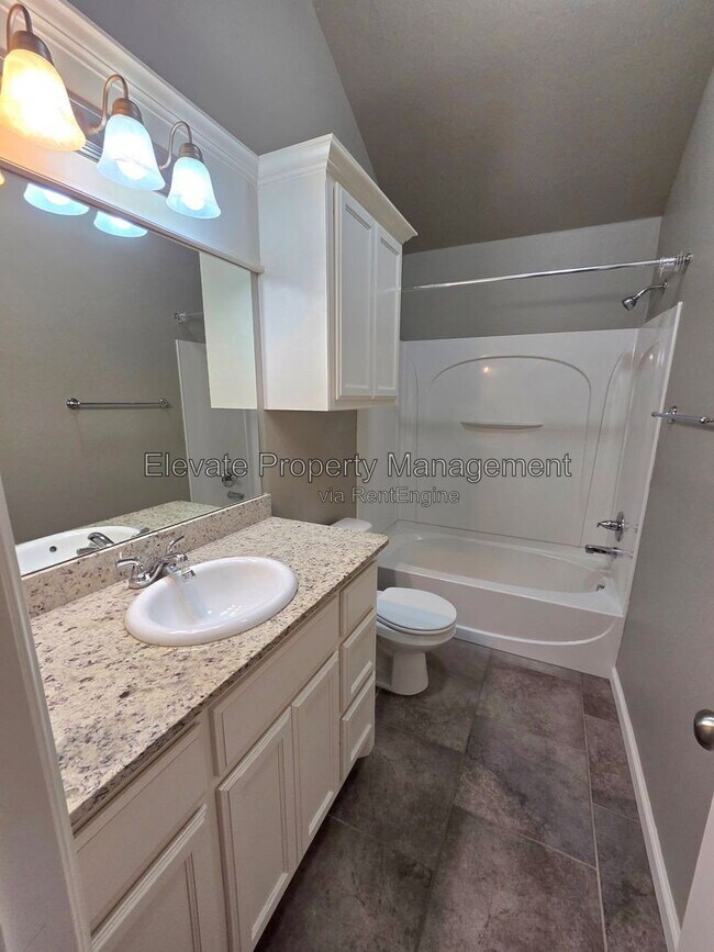 Building Photo - 2210 Starwood Wy