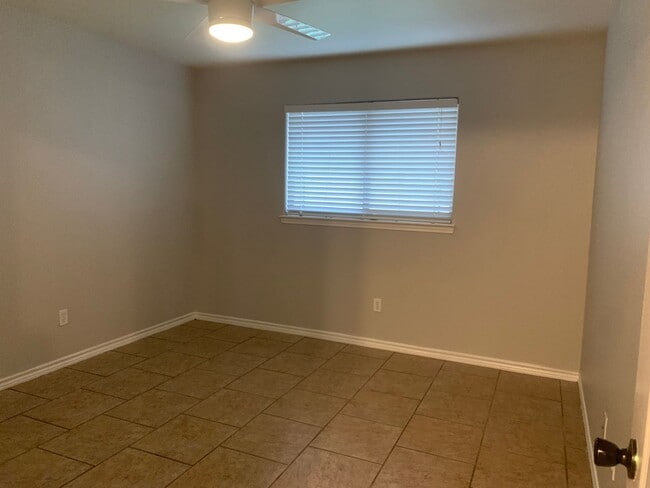 Building Photo - 6805 Northwind Dr