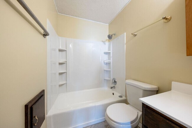 Building Photo - Recently-renovated home perfect for family