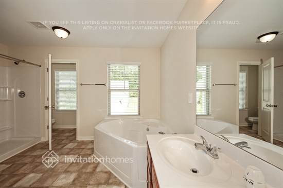 Building Photo - 4121 Oak Field Dr