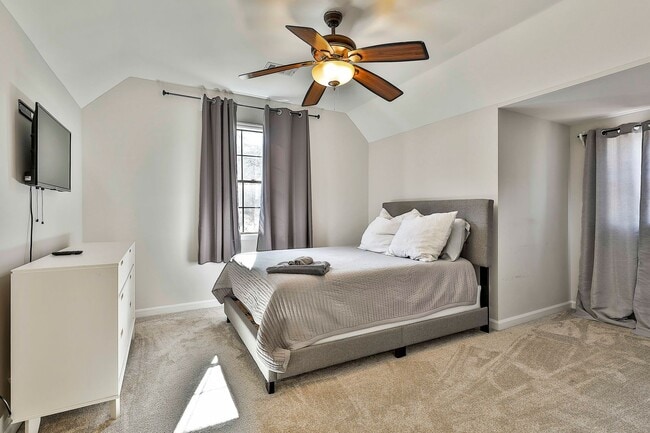 Building Photo - Fully Furnished 3BR Home in Fayetteville. Flexible Lease Options!