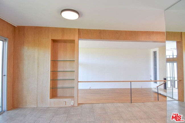 Building Photo - 8895 Appian Way