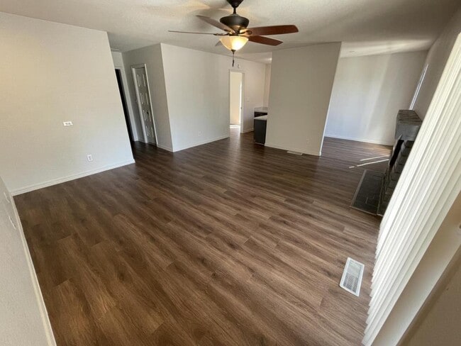 Building Photo - 6114 S Lakewood Ave