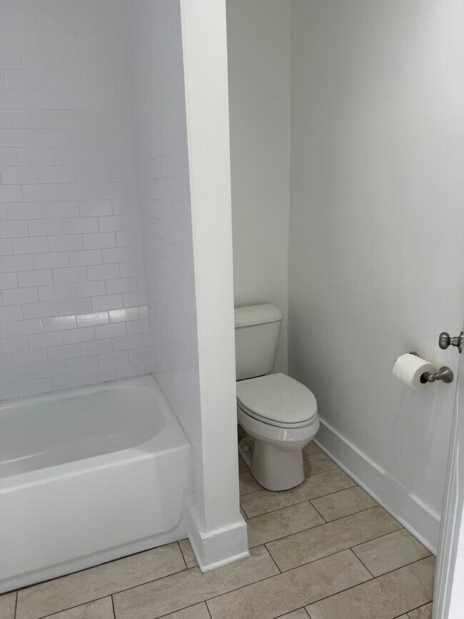 Building Photo - 400 Gallatin Ave