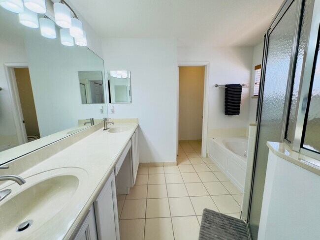 Building Photo - 11479 SW Glengarry Ct