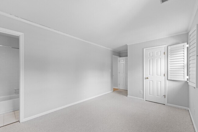 Building Photo - CONVENIENT AND AFFORDABLE