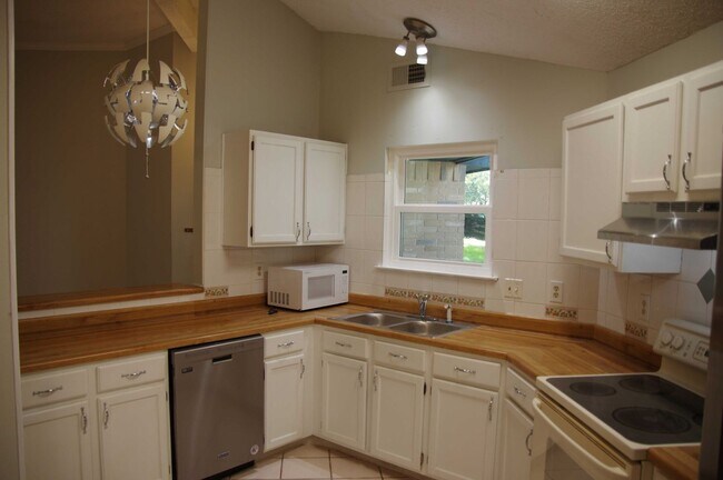 Building Photo - 8015 Forest Ash