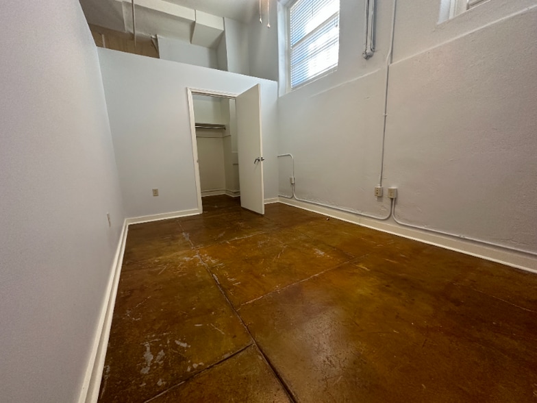 Building Photo - 1401 Scott St