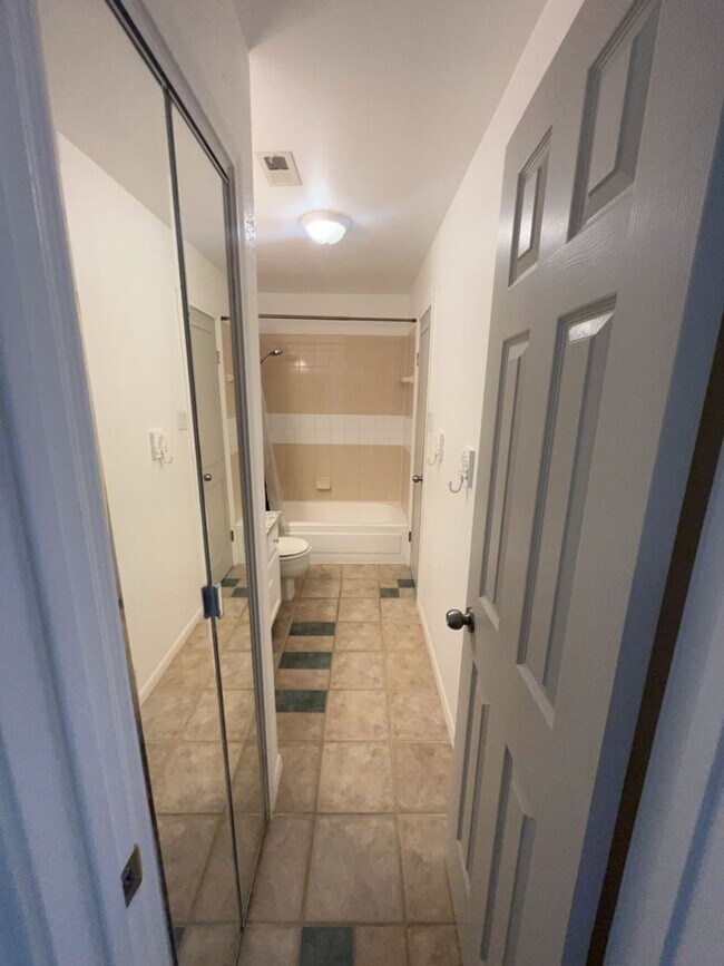 Building Photo - 1919 Place Rebecca Ln