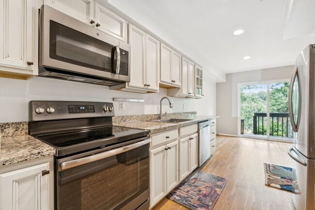 Building Photo - This is Reston living at its finest!