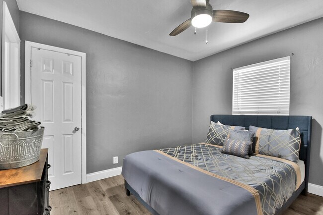 Building Photo - 201 SE 23rd St