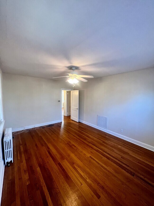 Building Photo - 4505 W Grace St