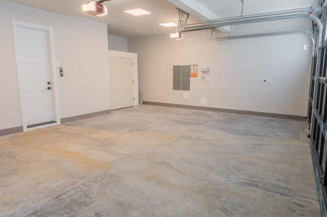 Building Photo - 10420 NE 112th St