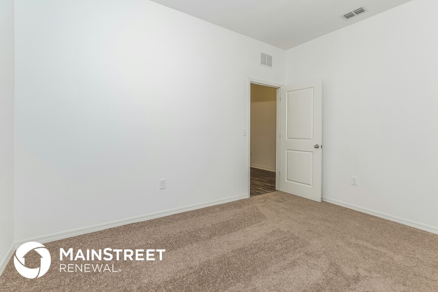 Building Photo - 194 Hidden Lk Lp