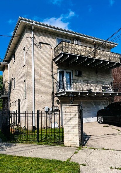 Building Photo - 1086 N Northwest Hwy