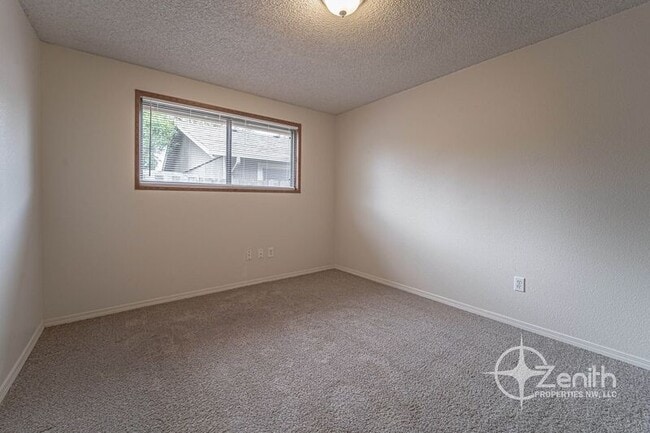 Building Photo - 3020 NE 78th Ave