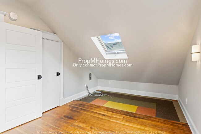 Building Photo - Charming Three Bedroom Home In N Portland!