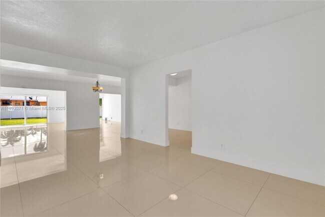 Building Photo - 1468 NE 118th St