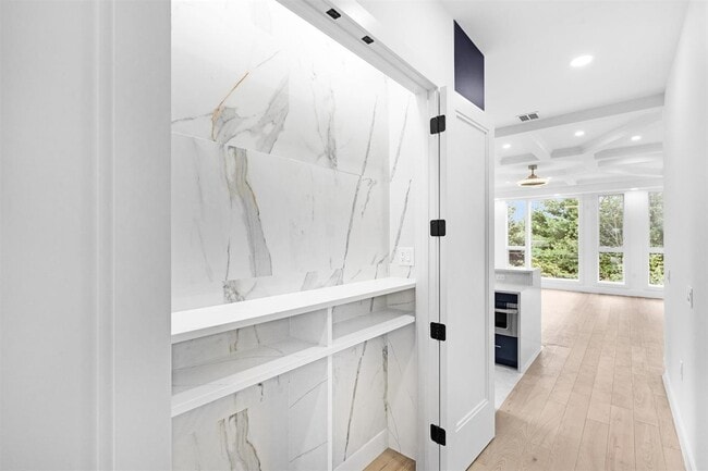 Building Photo - 125 Collard St