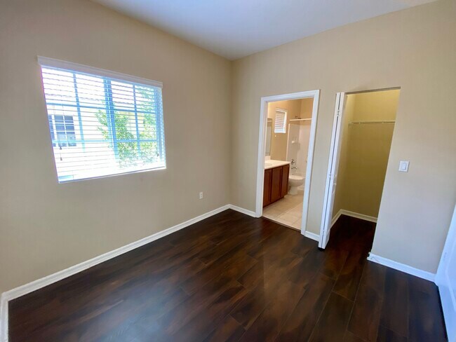 Building Photo - 3538 NW 29th Ct