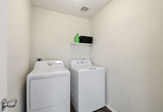 Building Photo - 9519 Maple Green Ln