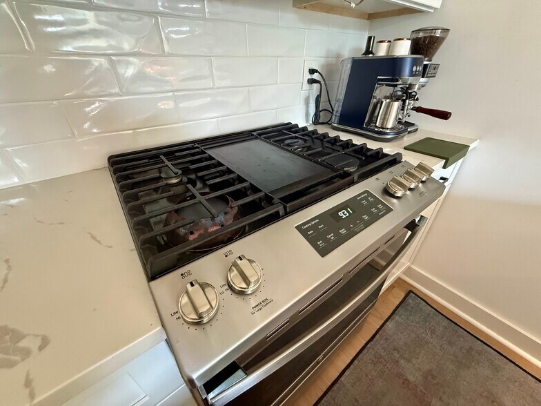 Gas range with cast iron griddle - 3916 14th St NW