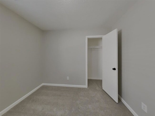 Building Photo - 16229 Summerset Estates Blvd