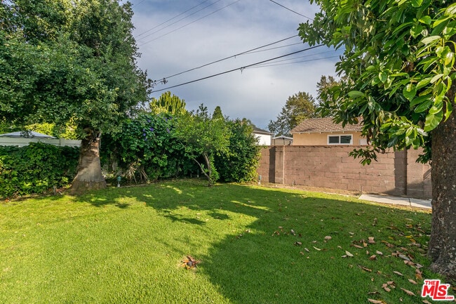 Building Photo - 11208 Kling St