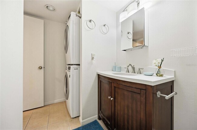 Building Photo - 1626 Brookhouse Dr