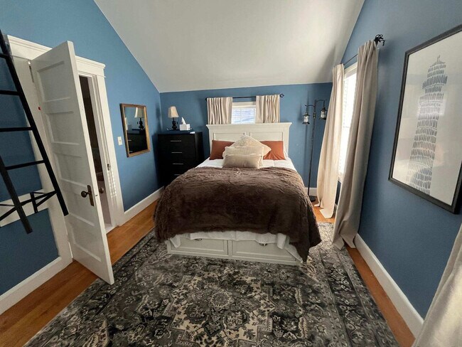 Building Photo - 220 Narragansett Ave