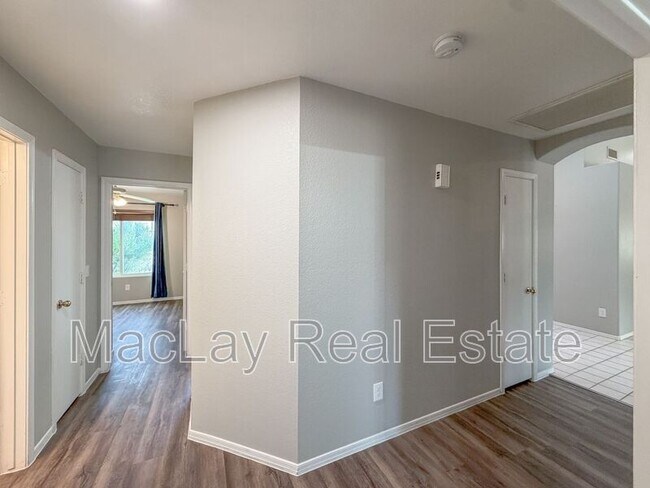 Building Photo - 2934 E Blackhawk Dr