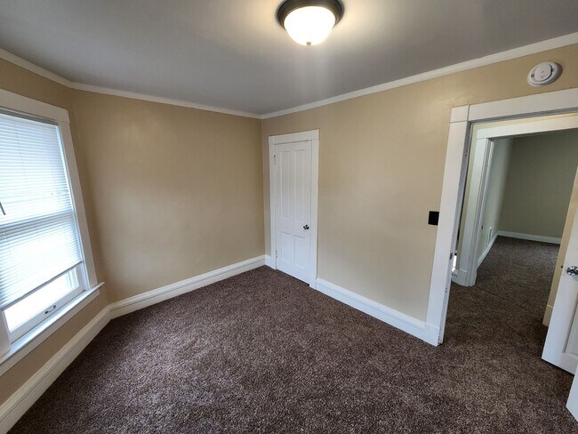 Building Photo - 603 Leclaire St