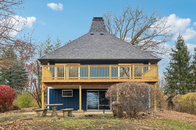 Building Photo - 23460 W N Lakewood Ln