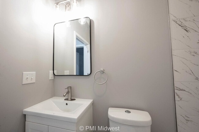 Building Photo - "Charming 3-Bedroom Townhouse on Rembrandt...