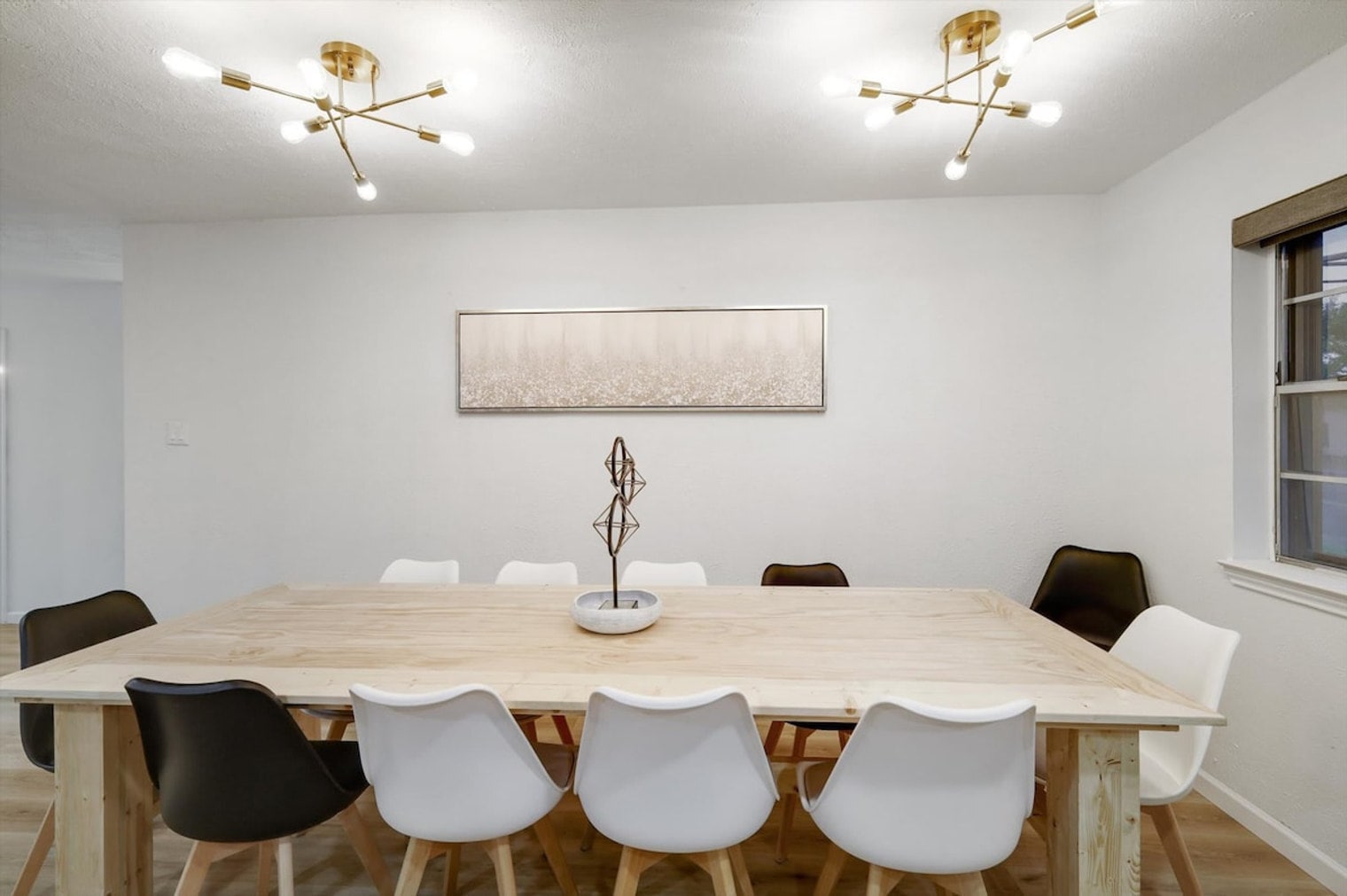 Building Photo - 8005 Woodhue Rd