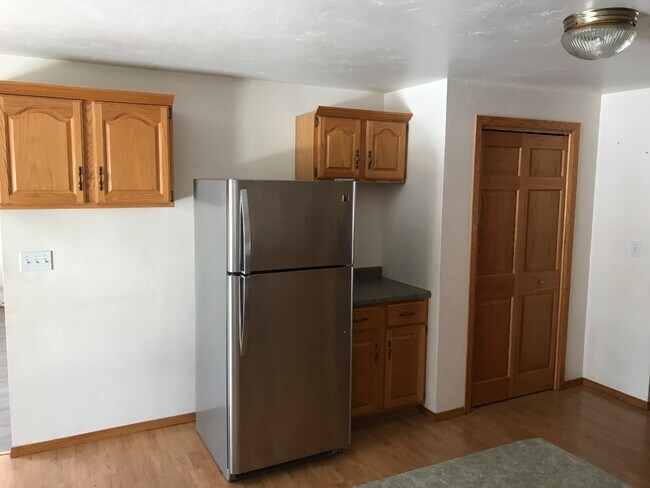 Building Photo - 3830 E River Dr