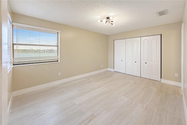 Building Photo - 929 Hamilton Dr