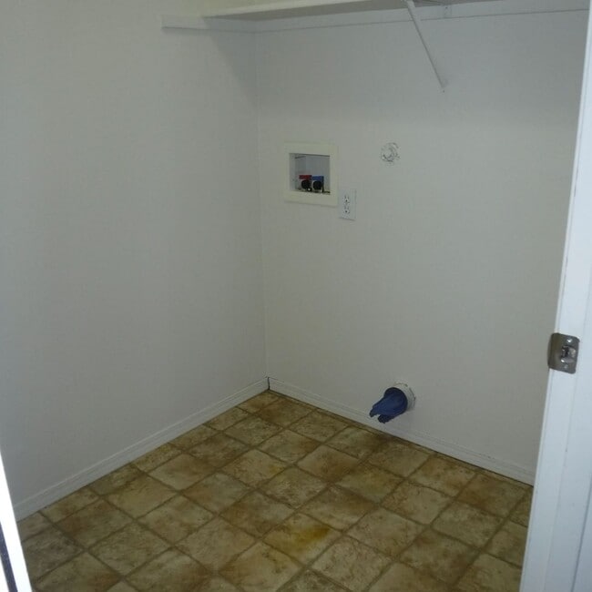 Building Photo - 3 Bed/2.5 Bath Duplex in NE Bend - Nova Loop