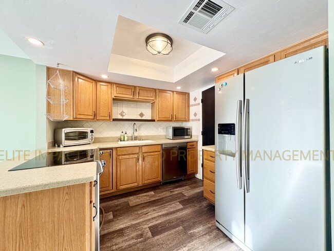 Building Photo - 1981 N Terraza de la Cienega