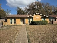 Building Photo - 1925 Bosque Dr